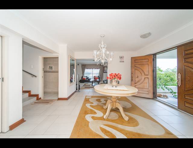 5 BEDROOM FREEHOLD FOR SALE IN COVE ROCK